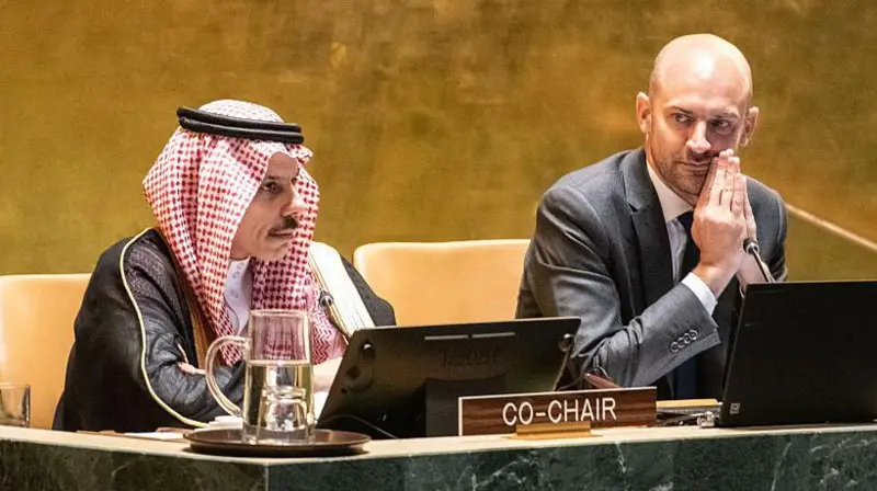 دولٌ من بينها السعودية وقطر ومصر تؤكد ضرورة نزع سلاح حماس وتسليمه للسلطة الفلسطينية